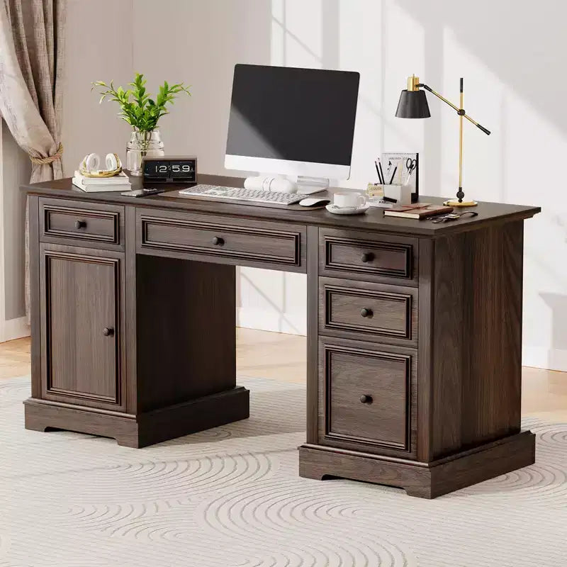 Exekutiv-Schreibtisch im Landhausstil mit Schubladen und Aktenschrank, Schreibtisch aus Holz mit geprägter Textur fürs Homeoffice, Schwarz/Braun/Weiß und Braun