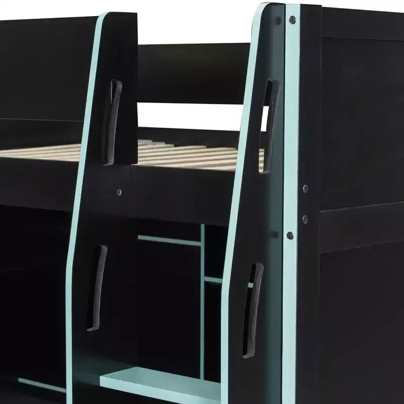 Lit mezzanine en bois avec bureau, penderie ouverte et éclairage RGB