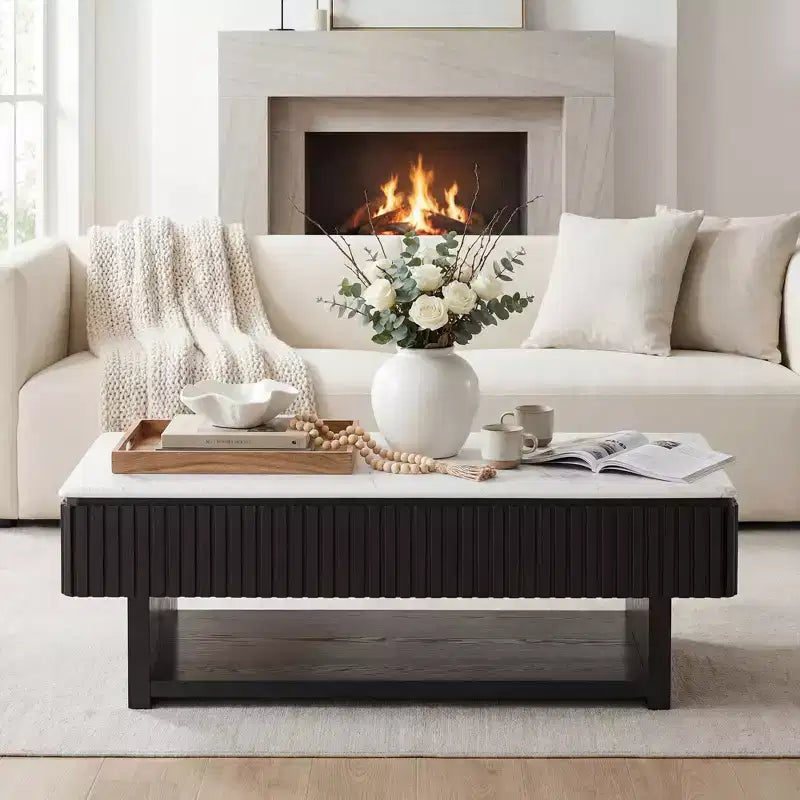 Moderner, multifunktionaler rechteckiger Couchtisch mit 46.5 und Lift-Top, weißer Marmoroptik-Oberfläche und Massivholzleisten